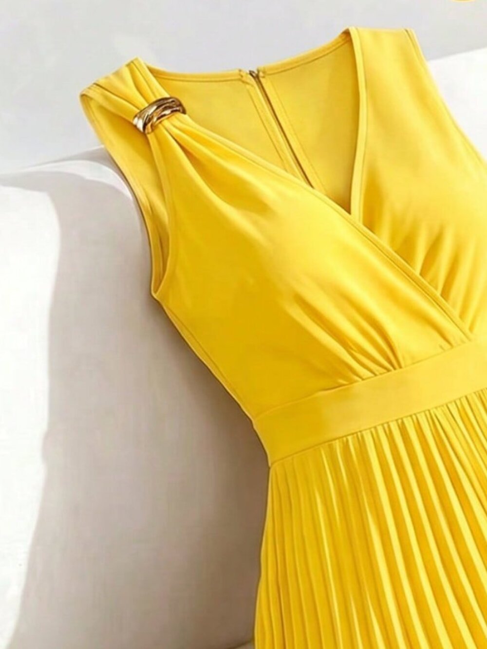 Yellow Casual Women's Elegant V-Neck Sleeveless Metal Buckle Pleated Jumpsuit - Picture 3 of 5